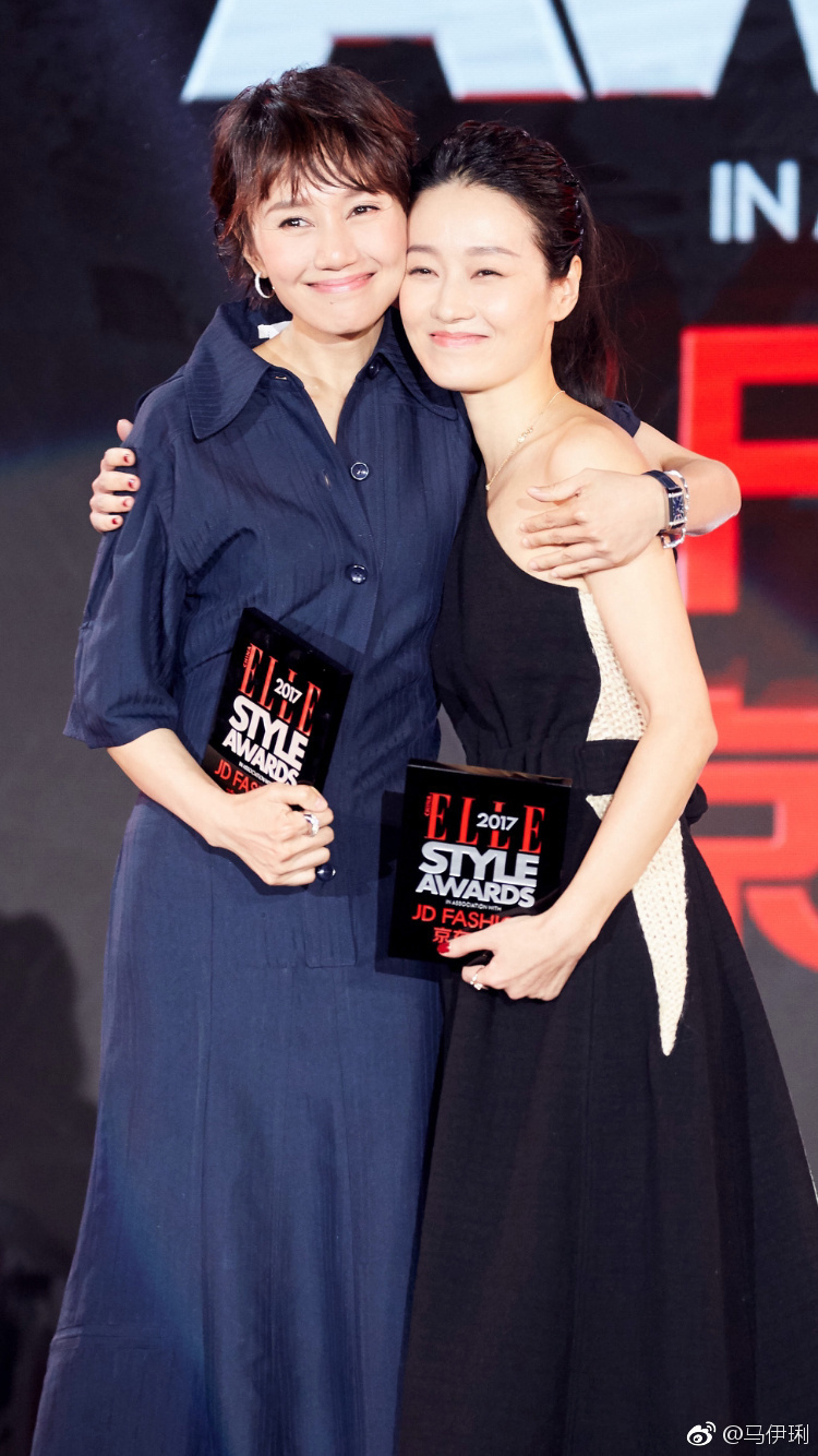 42岁马伊琍真会穿！一袭粉色长裙显小20岁，网友：比姚笛美