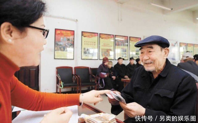 黑心村干部，把低保补贴当自家“提款机”，发现“关系保”可举报