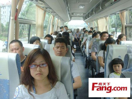 坐大巴车时，为何乘客不去服务区吃饭？连司机都拒绝，原因很简单