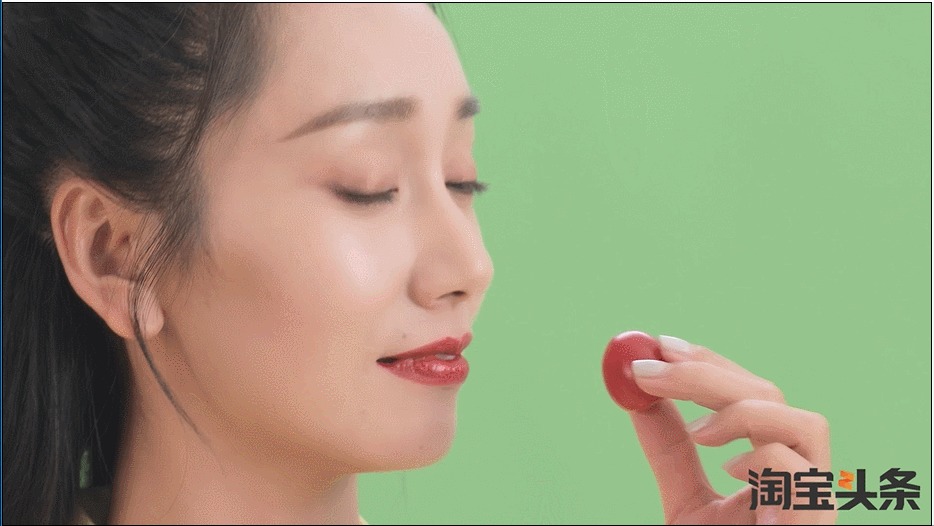 夏天吃的清淡，妆容也要画的清凉！