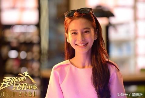 杨颖澄清饭店抢手机事件，最近频繁被黑为哪般?反映了个本质问题