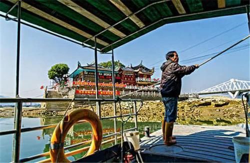 中国最倔强的“钉子户”，矗立水中700多年，还要收人5元门票