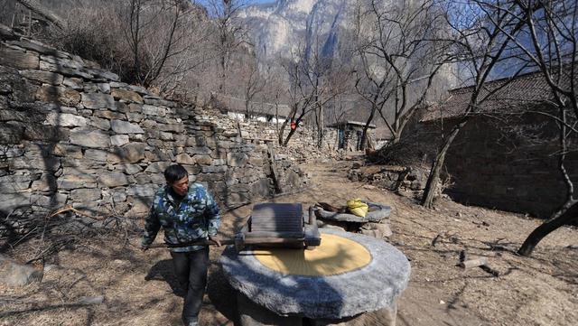 6旬老人隐居深山21年, 一辈子未结婚