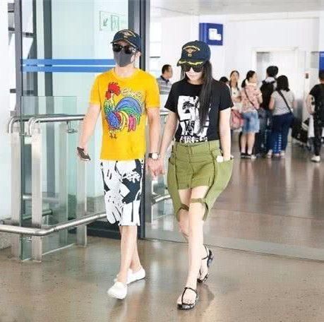 冉莹颖的“时尚”真难懂，短裙外还配两块挂布，丑的没底线！