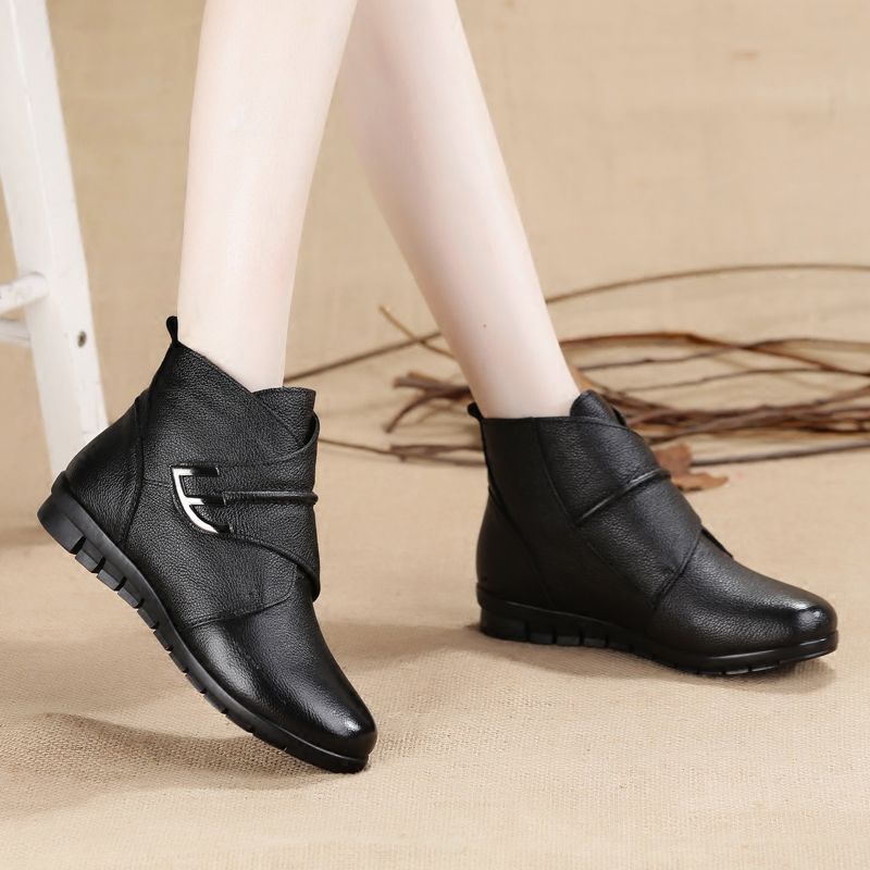 马丁靴今秋过时了，老婆买了几双流行的妈妈靴，不仅时尚还忒减龄