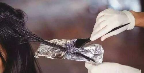 #染发剂#头发该不该经常染?专家:有致癌性,但染前注意5点便可放心染