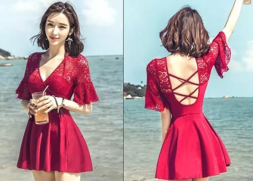 (泳装系列)沙滩上身穿泳衣的小姐姐!身材性感!惹人心动!