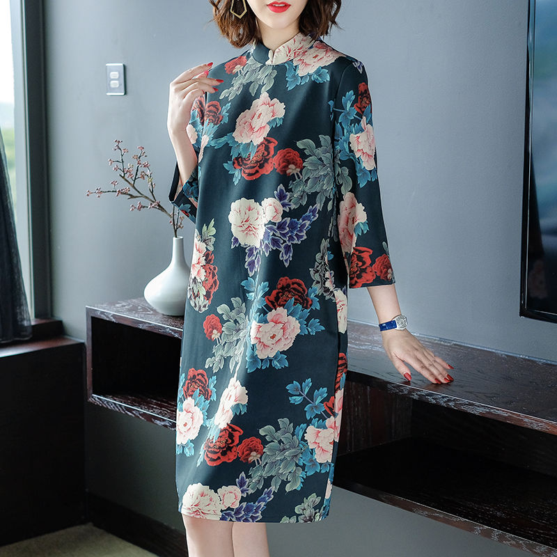 40岁妈妈这样穿,说真的,打扮的太美了,出门都被人叫女神