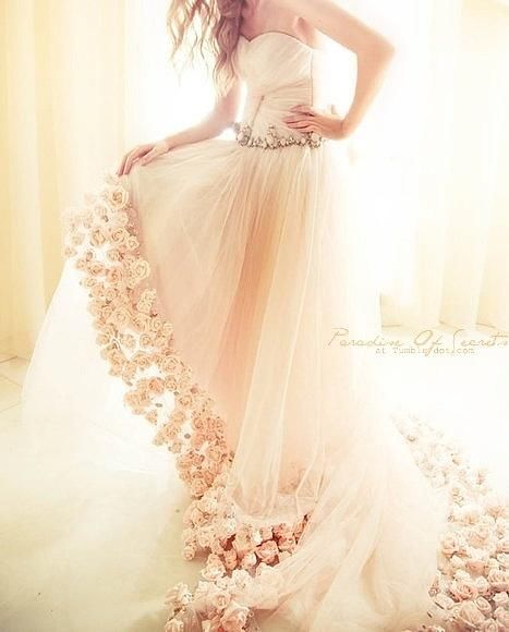 12个“婚纱礼服”设计，似乎每个女孩都对穿上婚纱有美好的憧憬！