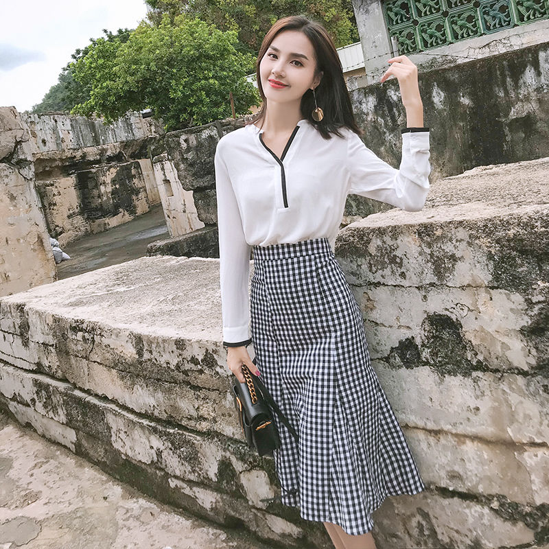 老婆爱美!但又懒打扮，初秋出门一身格调套装，简单时髦有女人味