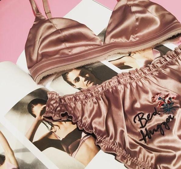 男朋友,我的这件小内衣你喜欢么?