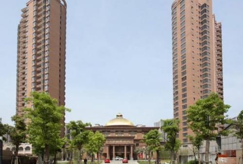 它是上海著名的“富人区”,不但有明星在这里居住,还有很多“歪