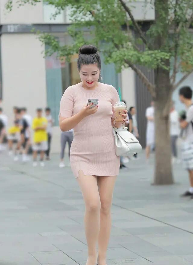  [身材]贴身束腰的连衣裙，化解你的“小肚腩”，有见识的女人都在穿！