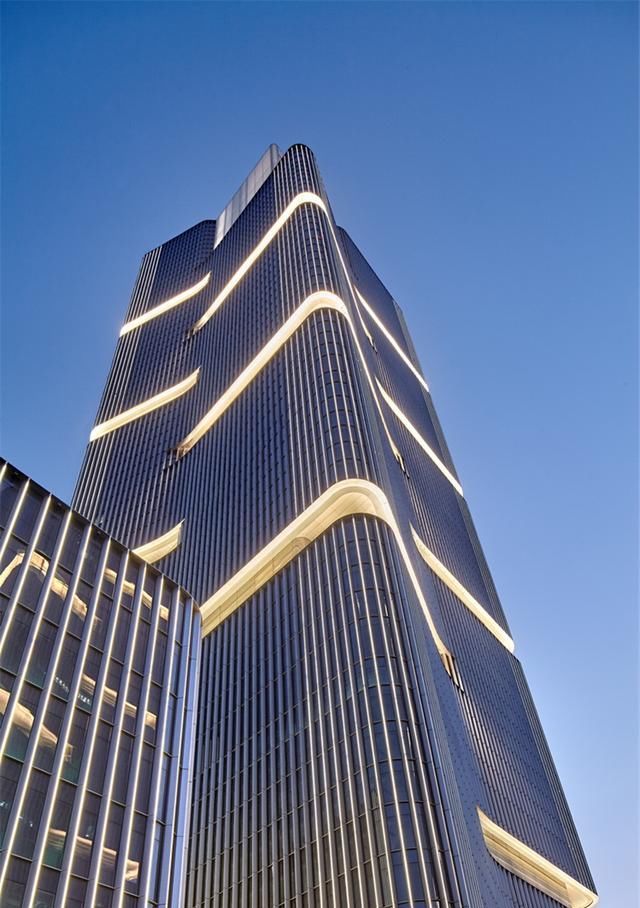 郑州绿地中央广场---目前中国建设高度最高体量最大双塔式超高层