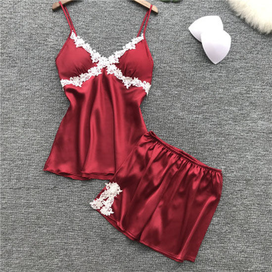 现在的女人在家都不喜戴文胸，学小资女人这样穿，方便舒爽又迷人