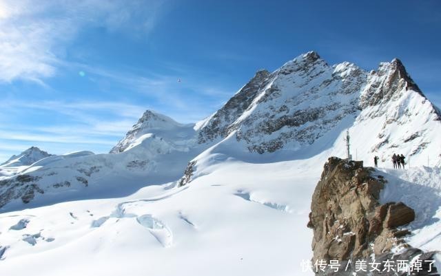 坐着火车爬雪山是种什么体验？