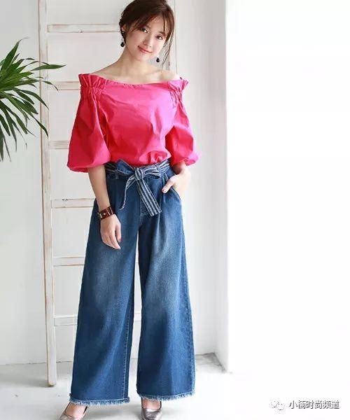 炎热夏天里就穿上日系成熟的露肩上衣展现时髦风格!