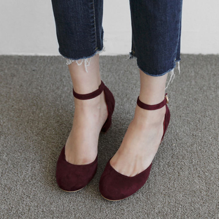 时髦的80后嫂子,早就不穿恨天高,就这样的单鞋,养脚又迷人