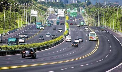 高速开车，最左侧车道是最安全的吗？听听老司机的点评吧！