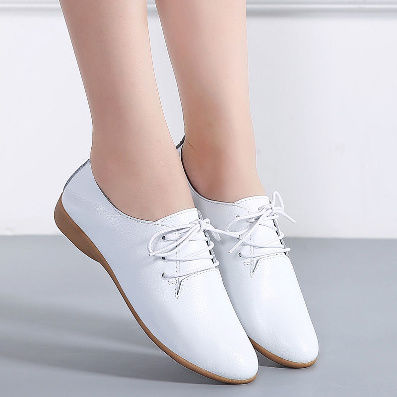 初秋，6070后尽量少穿凉鞋，当下流行的女鞋，给足舒适超养脚