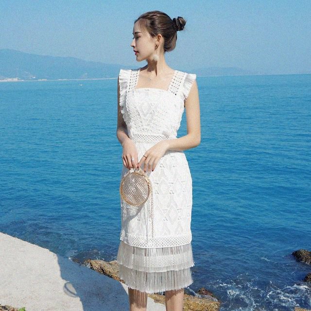 今年夏天姐姐买了好多小白裙，一件比一件漂亮