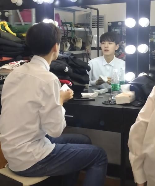  「女生」男生拍写真首次涂口红，事后行为让女生炸了，但看到脸大家又沉默