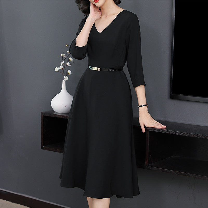 媳妇,别再穿黑裤子了,国庆流行穿这种连衣裙,件件美丽动人