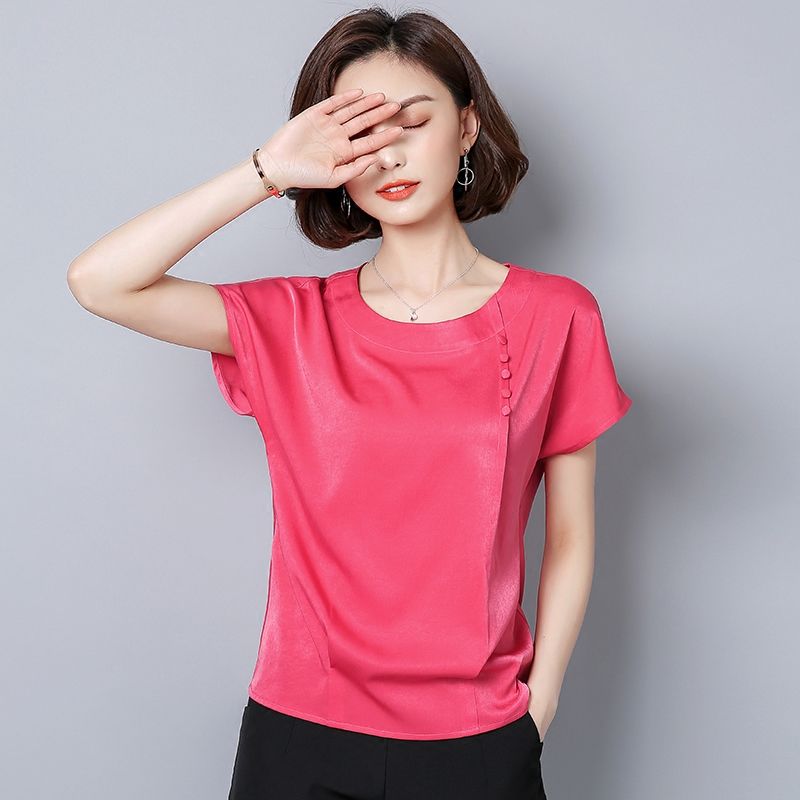 穿这样的新款上衣真好看，显瘦又洋气，清新脱俗美极了