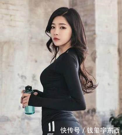 打底裤穿搭出女神范真是美不胜收，衬托的美女气质迷人又可人！