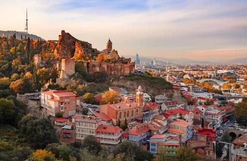 中国人又发现旅游国家，比法国浪漫，比泰国便宜，还比瑞士美！