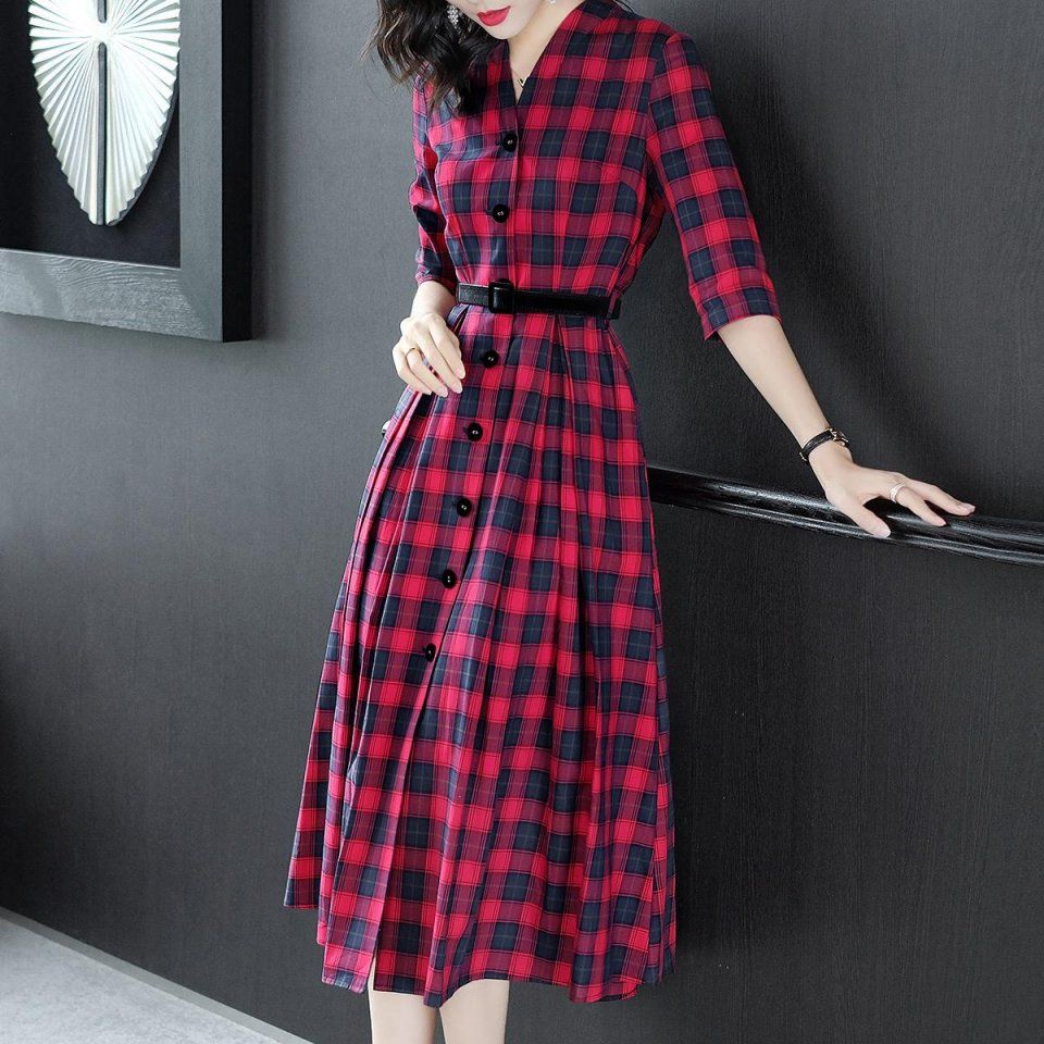 新发现:这“薄款”秋裙，竟比旗袍迷人，比欧货裙还洋气，美极了