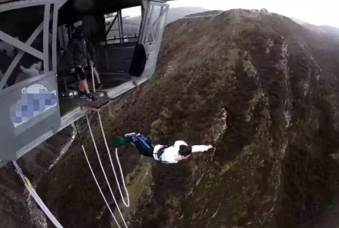 美女蹦极没绑绳身亡?纯属谣言！本尊已现身回应！