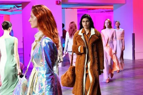 纽约“潮圣”之旅，何穗的高级灰