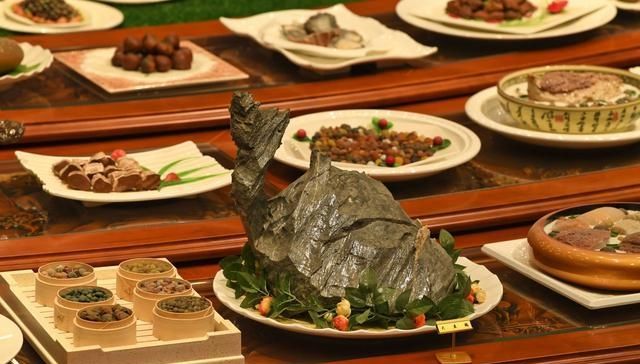  实拍：实拍1088道菜的“天下第一宴”，宴席占地222平米，估价6.