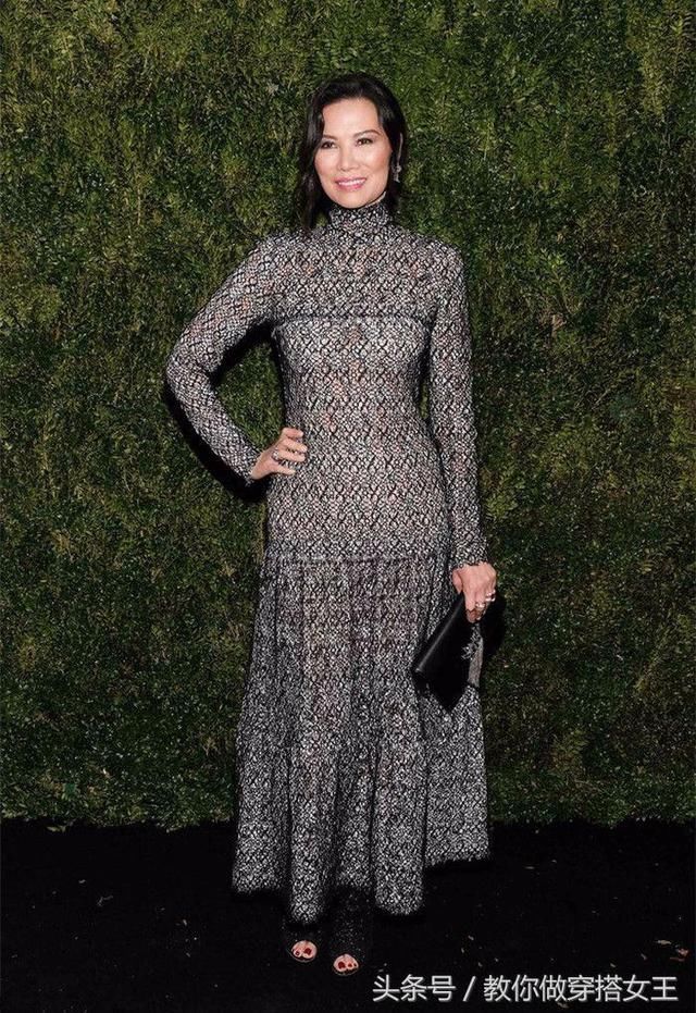 邓文迪大胆晒素颜，无惧皱纹，大家却关注她这身材，果然很有料！