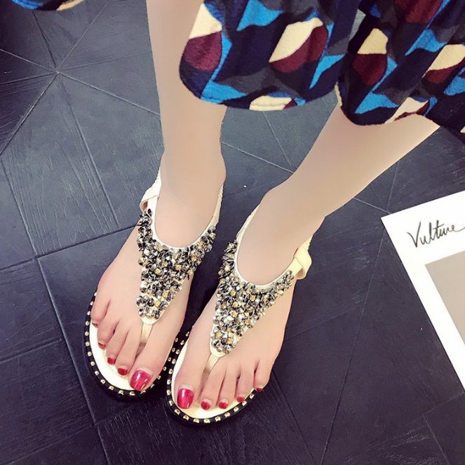 刚上新款女凉鞋太漂亮了!款款时尚大方，几乎不挑年龄