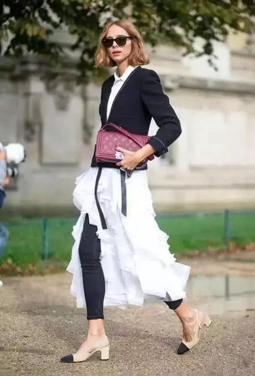 今秋流行裙子+裤子，让你轻松变身酷girl，还不来学习一下