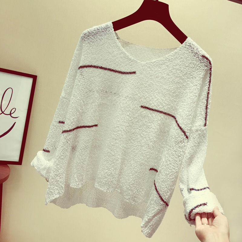 老婆一米55，但从不穿高跟鞋，穿这“小衫”+牛仔裤，显高到爆