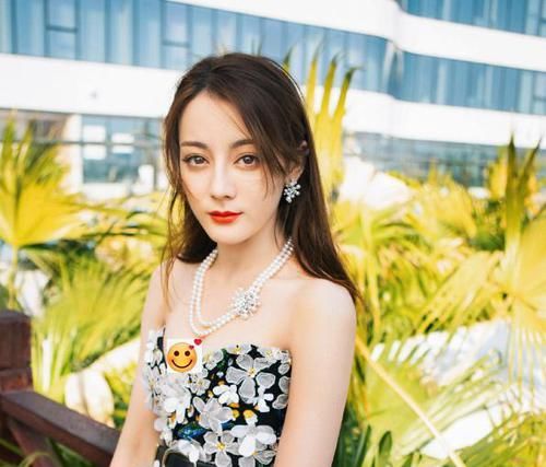  『夸张的款式』耳环就要不对称，学会这三个技巧，不对称耳环打造出时髦风情