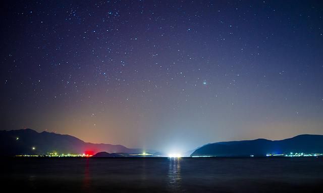 云南最“神秘”的湖，湖水十分清澈让人心喜，下面却还藏着座古城