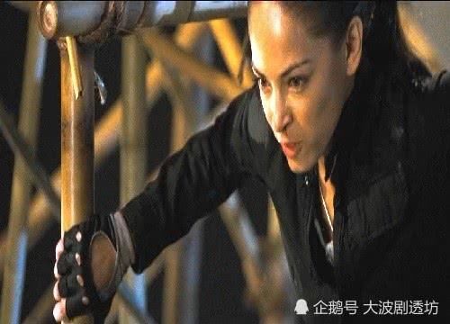 一部来自日本单机格斗游戏改编的科幻动作大片