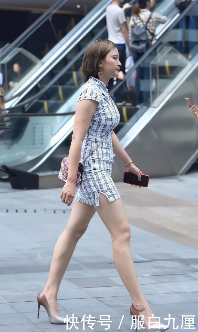 气质:街拍:小姐姐穿上高跟鞋后身材,气质都得到了很大的提升