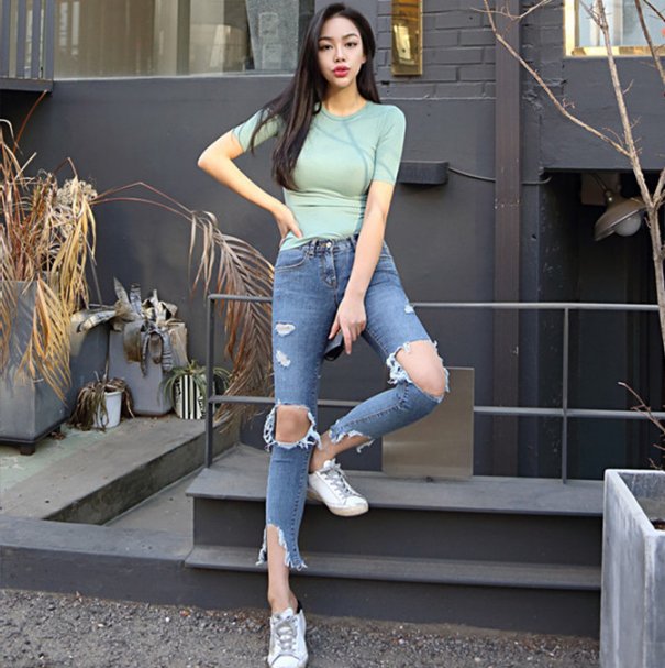 谁说丰满女人穿衣不好看，学下面这样穿，凹凸曲线芳菲迷人