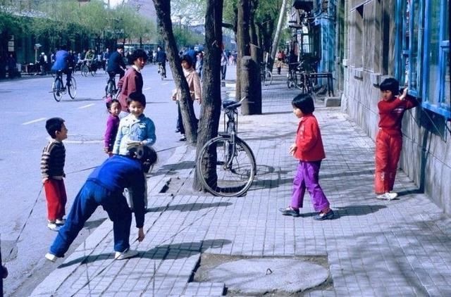 镜头下1983年的中国民生百态，第7张场景可能再也看不到了
