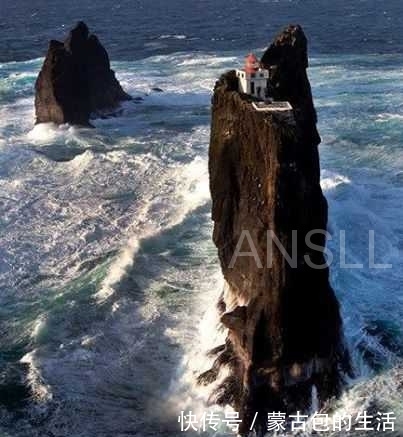 冰岛矗立于大海中的绝壁灯塔，被誉为躲避僵尸，最后的绝佳据点