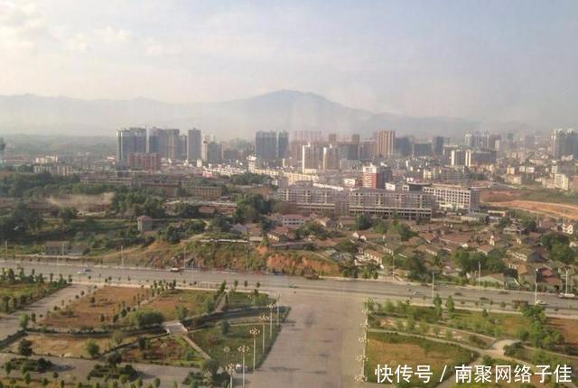 湖南面积最大的地级市, 拥有高铁和机场, 经济却不发达