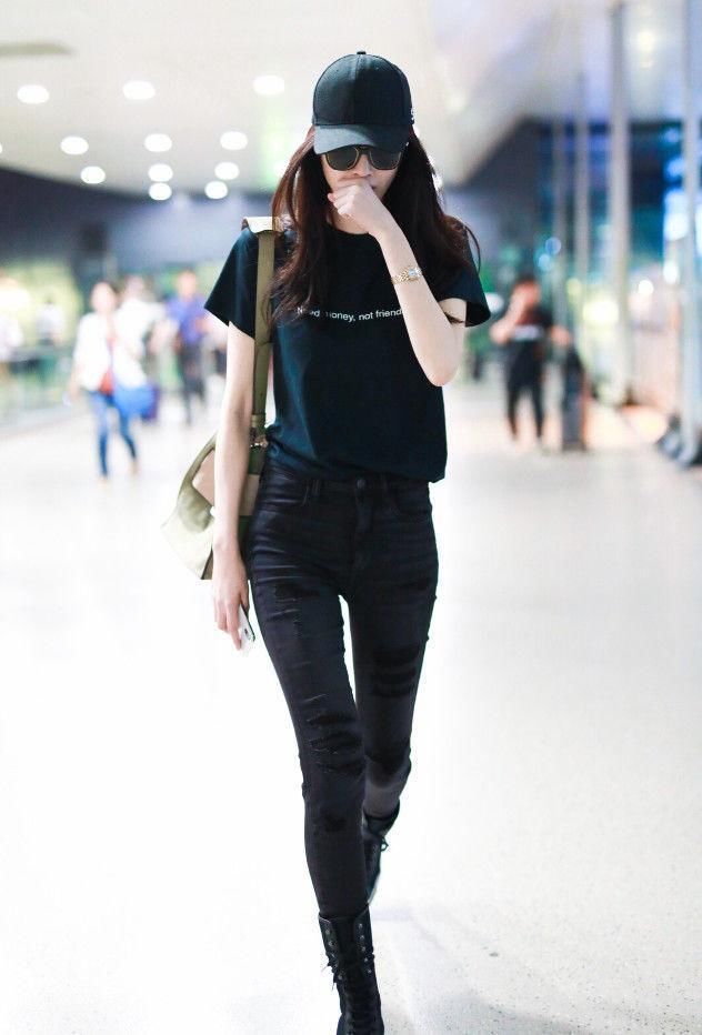 何穗脖子以下全是腿,还嫌不够要显瘦,配个帽子暴击吃瓜群众!