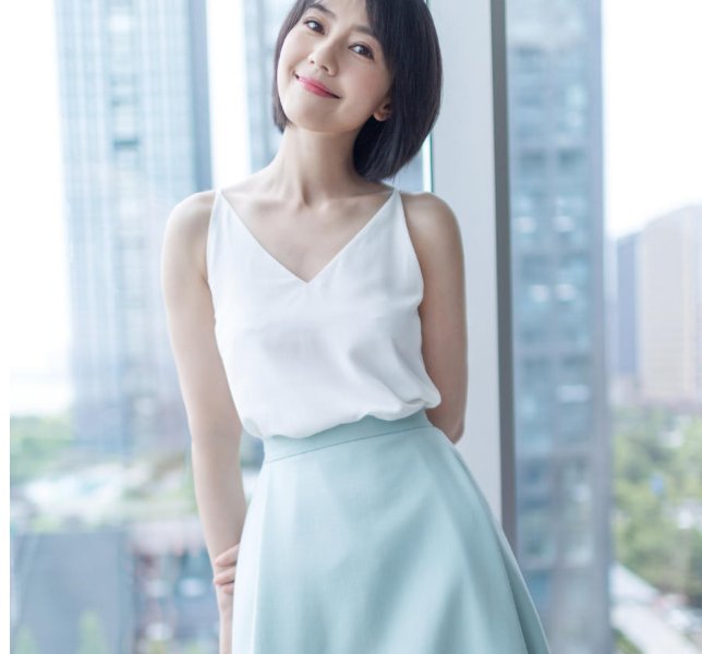 高圆圆重剪短发惊艳了，活脱脱17岁的样儿，网友:赵又廷能驾驭?