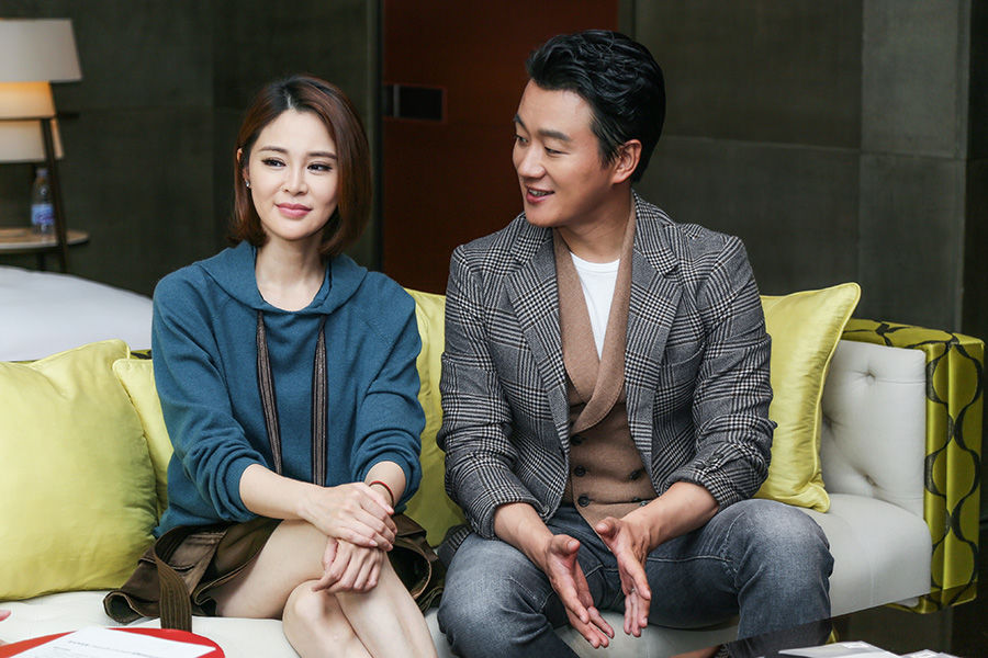 Brunello Cucinelli 成都 IFS 店举行开幕活动，我们跟佟大为关悦夫妇聊了聊关于穿搭的那些事