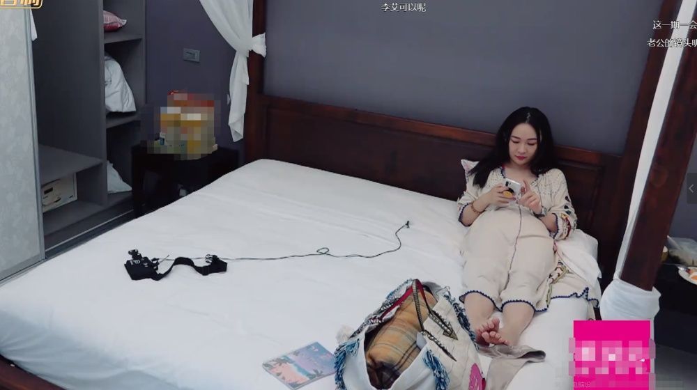 #不露#女星为了不露素颜真是太拼！霍思燕穿睡衣却带浓妆睡觉，真是绝了